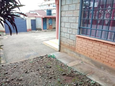 STAND ALONE 5 BEDROOM HOUSE FOR SALE.