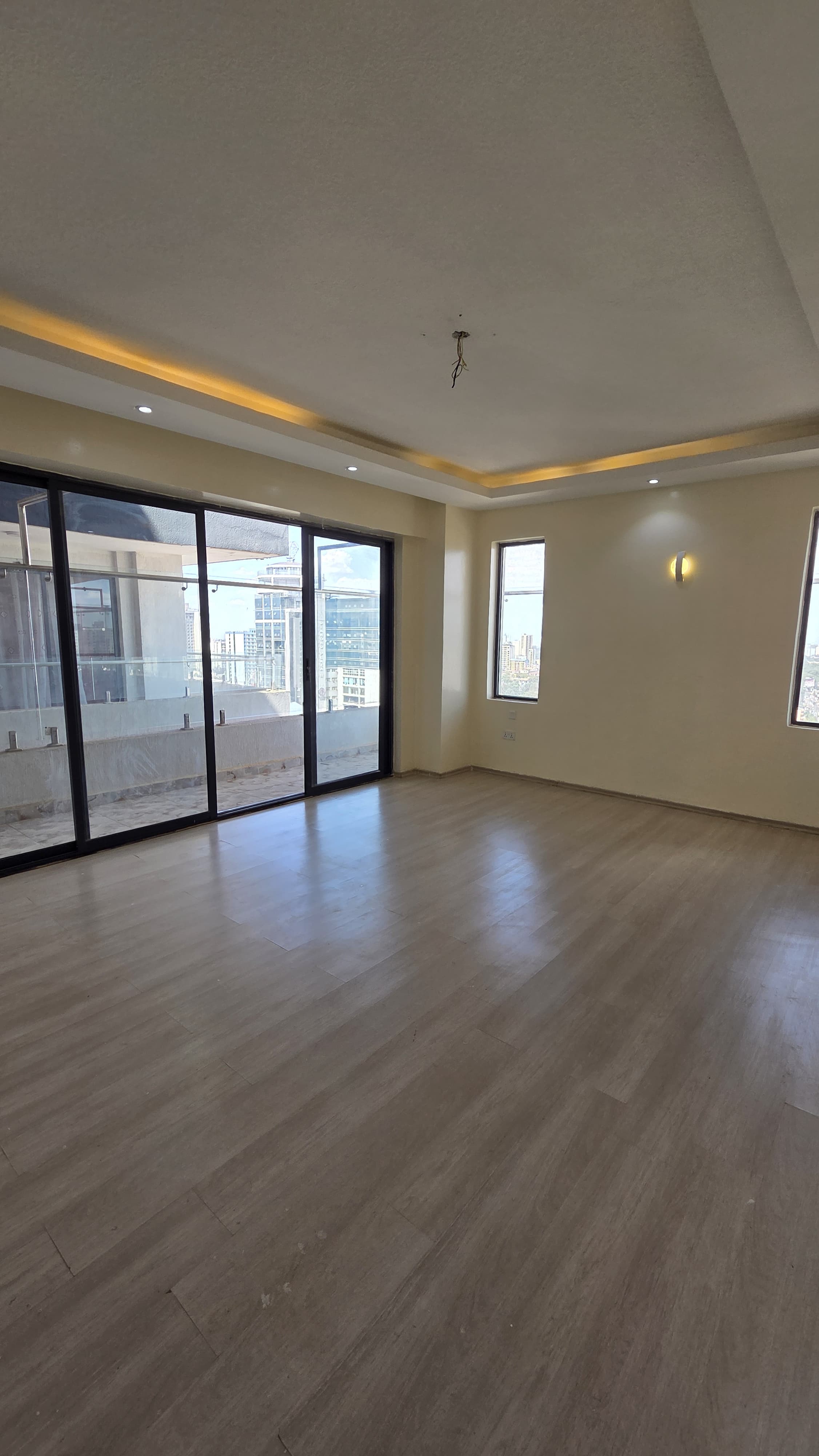 Exquisite 5 Bedroom Duplex Apartment In Prime Parklands