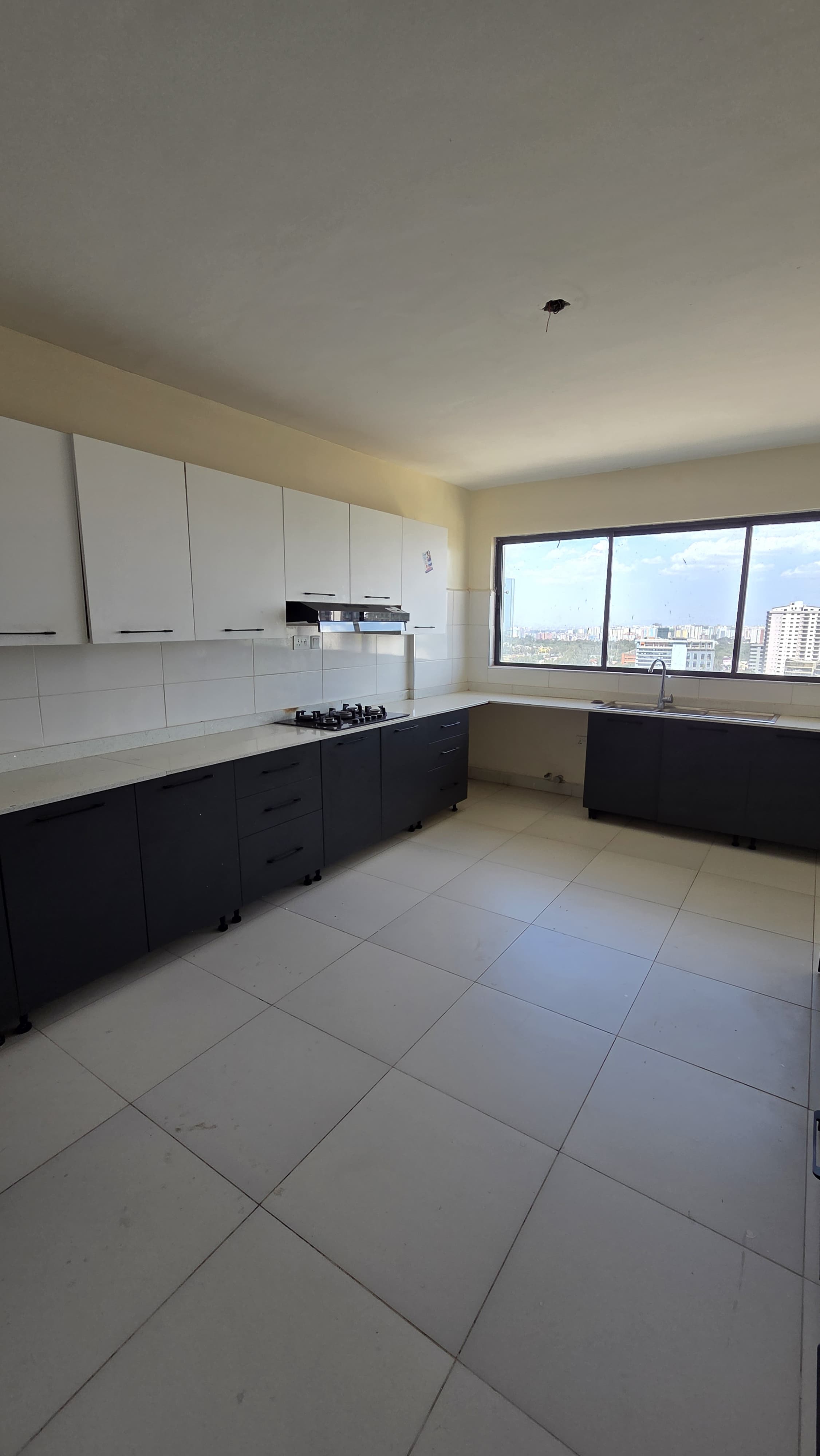 Exquisite 5 Bedroom Duplex Apartment In Prime Parklands
