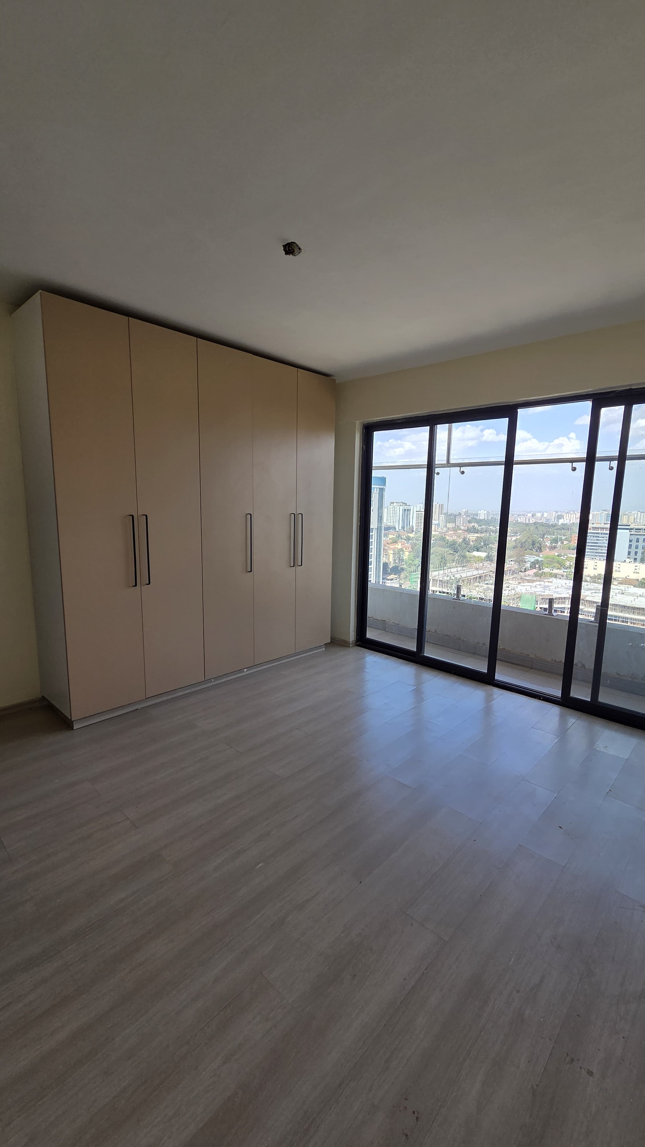 Exquisite 5 Bedroom Duplex Apartment In Prime Parklands