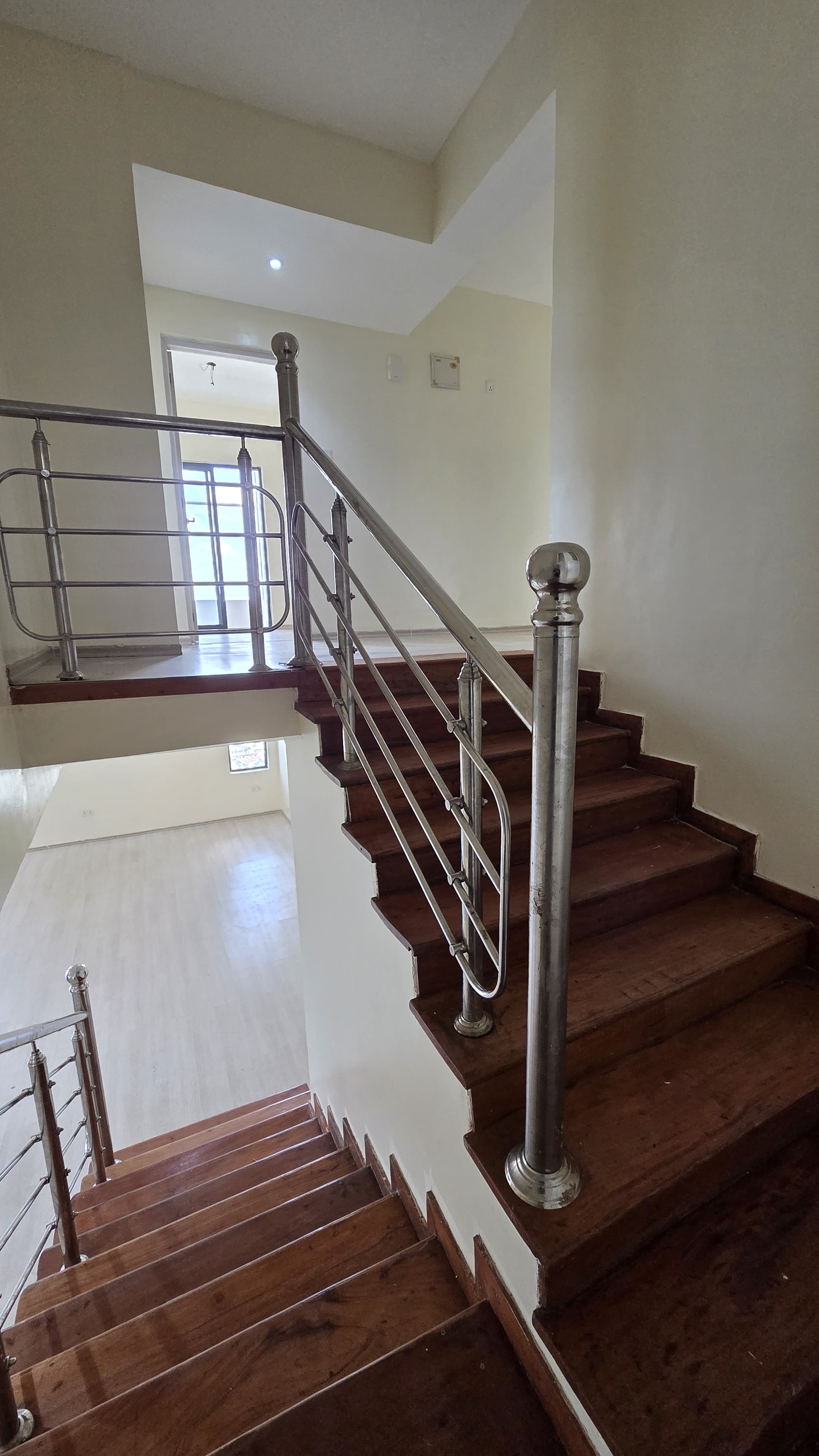 Exquisite 5 Bedroom Duplex Apartment In Prime Parklands