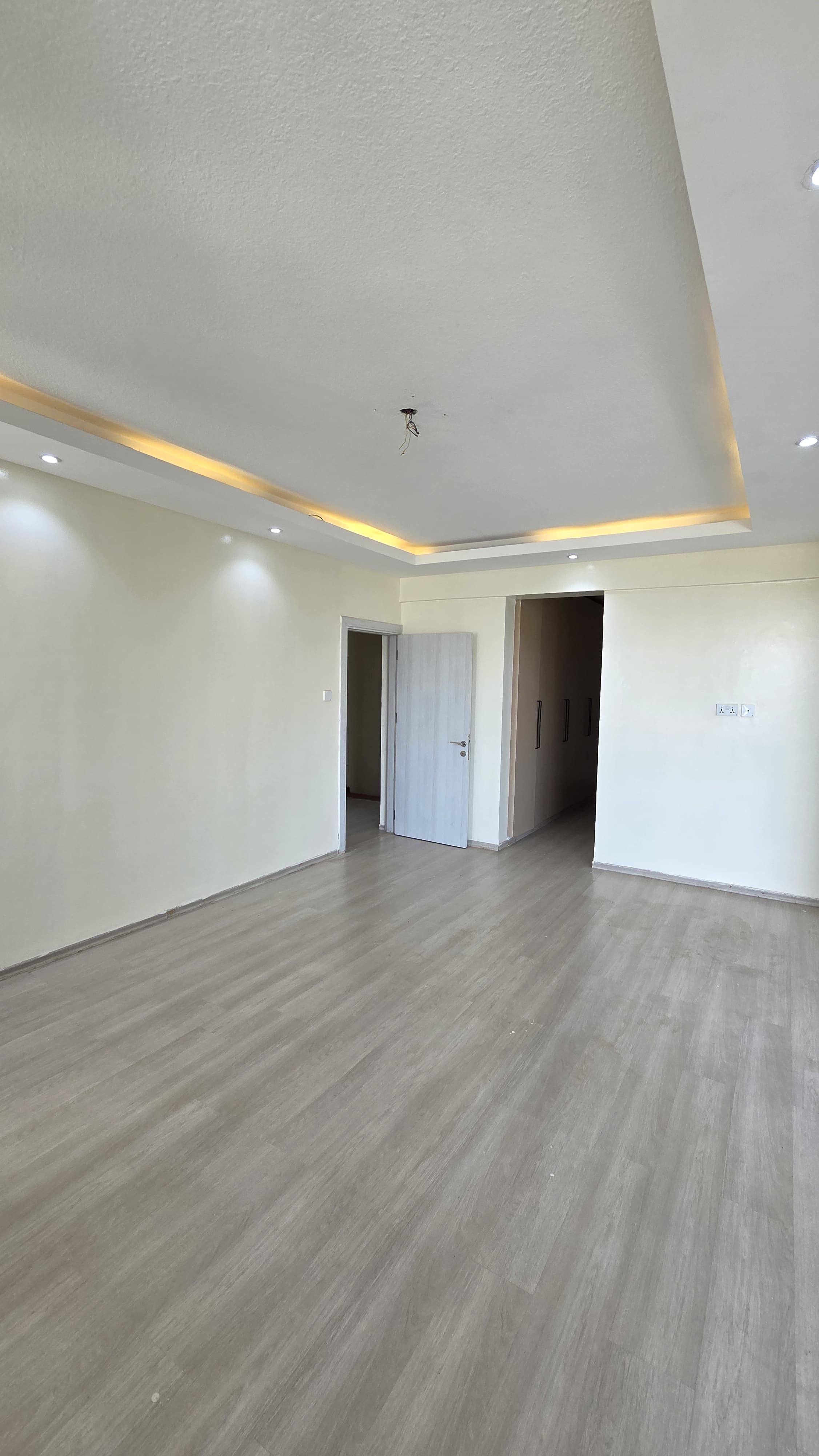 Exquisite 5 Bedroom Duplex Apartment In Prime Parklands