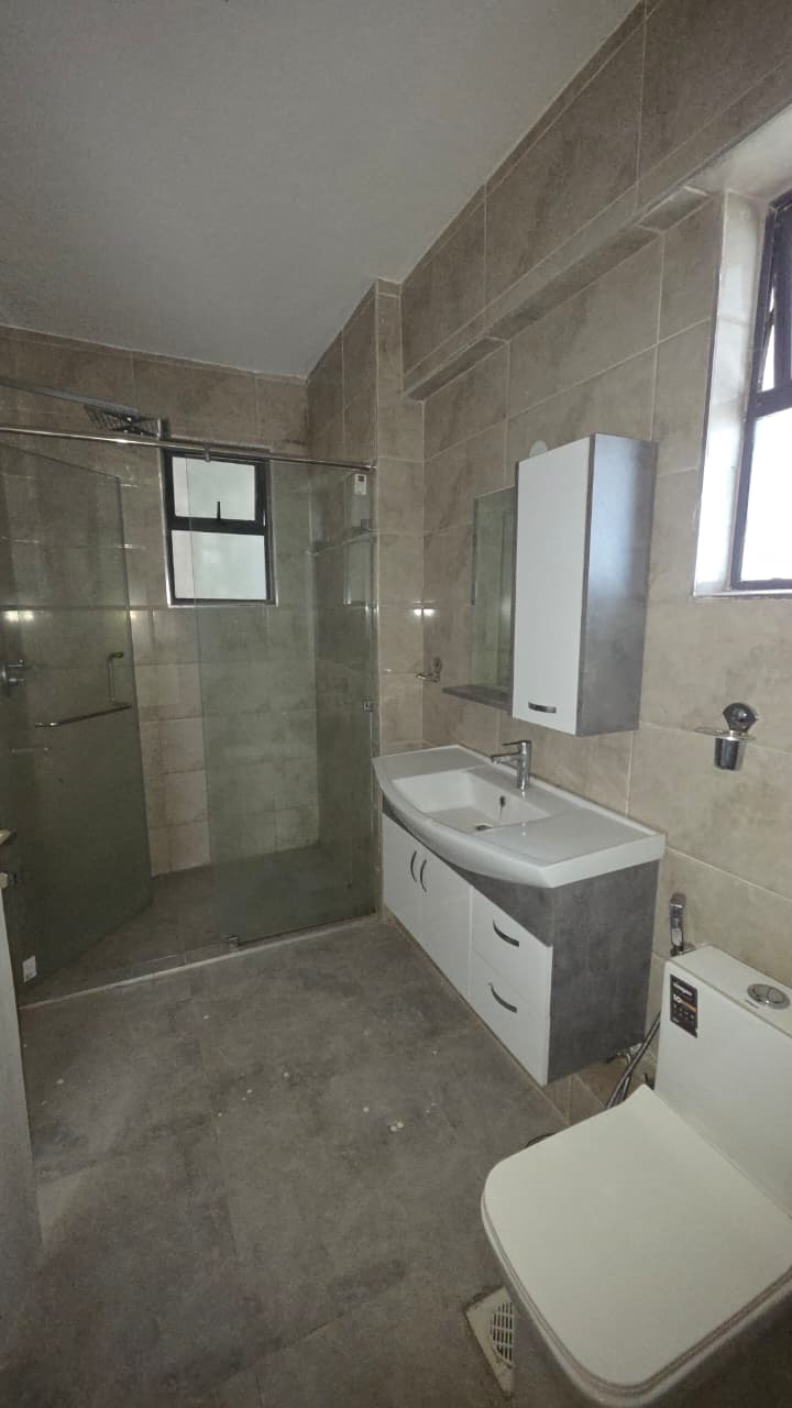 Exquisite 5 Bedroom Duplex Apartment In Prime Parklands