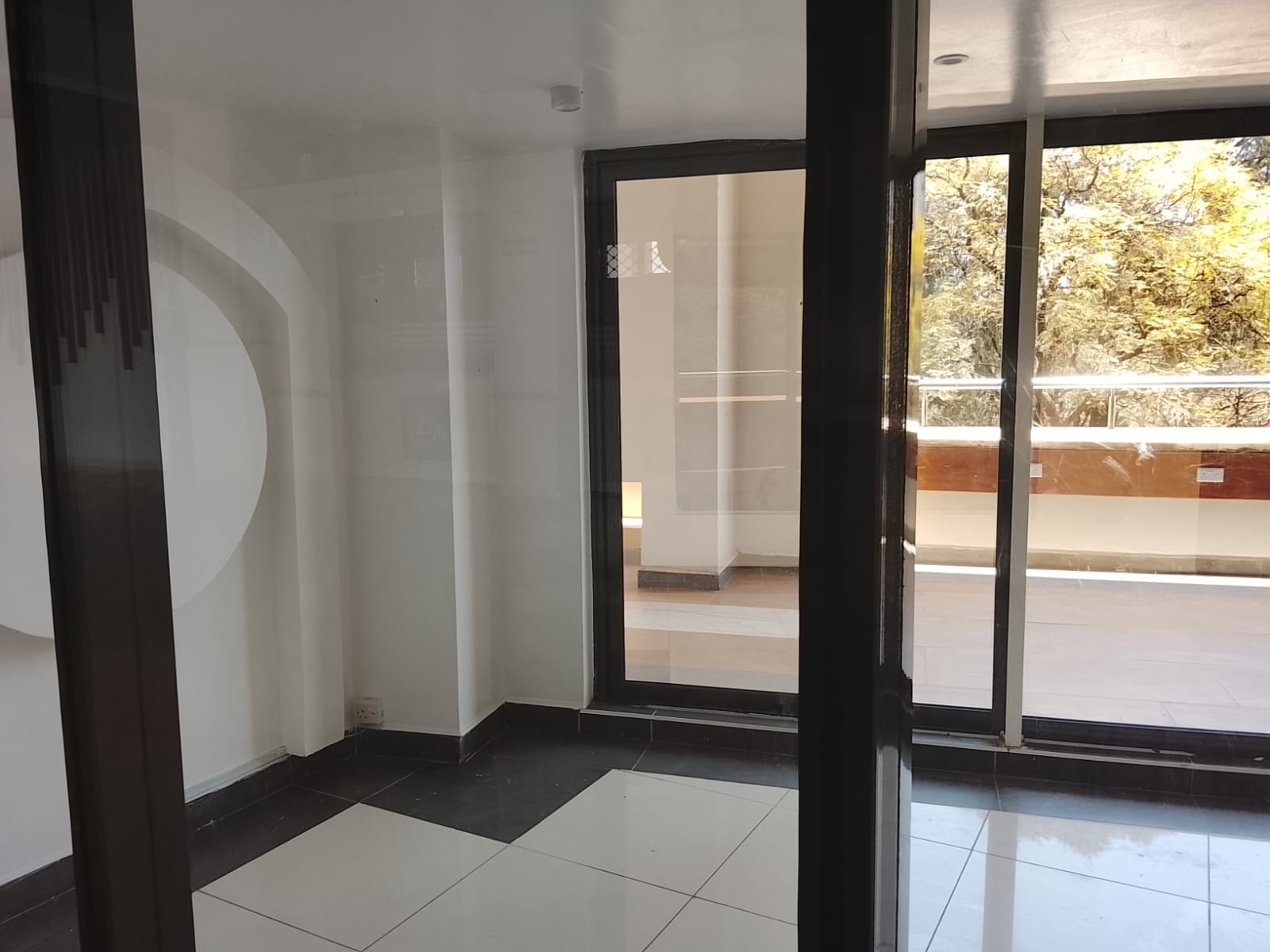 Contemporary 350 SQFT Shop Space for Rent in Hurlingham