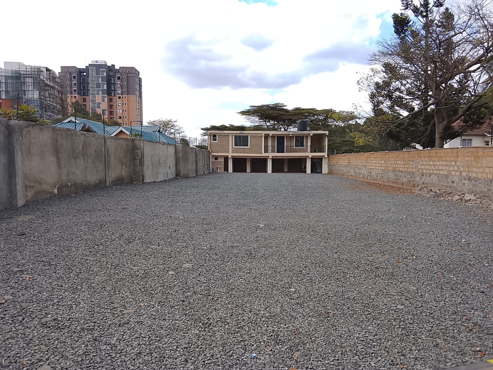 Contemporary Car Yard & Commercial Premises – 1 Acre for Rent in Ngong Racecourse