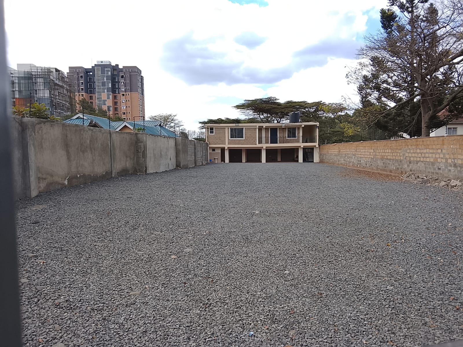 Contemporary Car Yard & Commercial Premises – 1 Acre for Rent in Ngong Racecourse