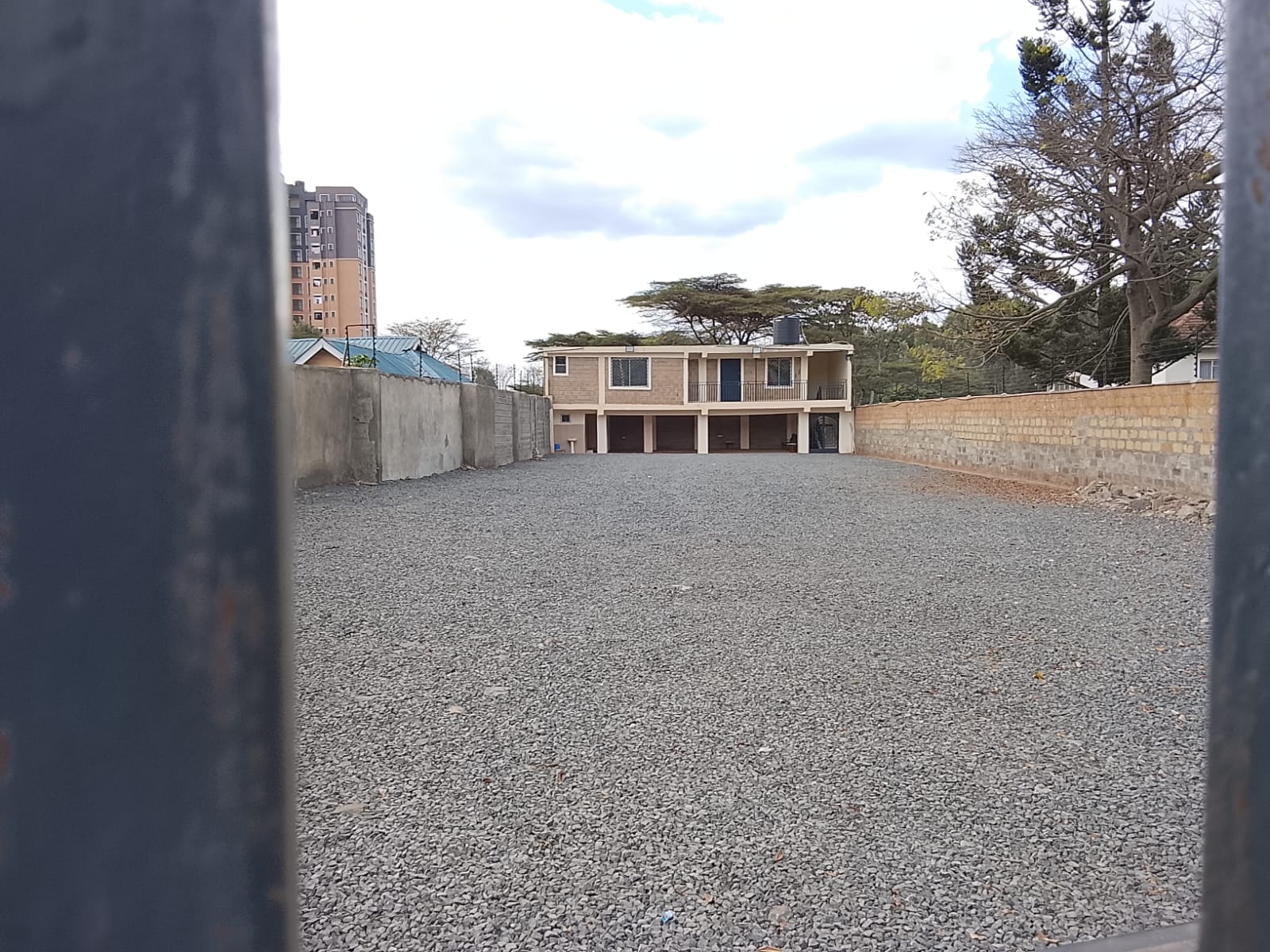 Contemporary Car Yard & Commercial Premises – 1 Acre for Rent in Ngong Racecourse