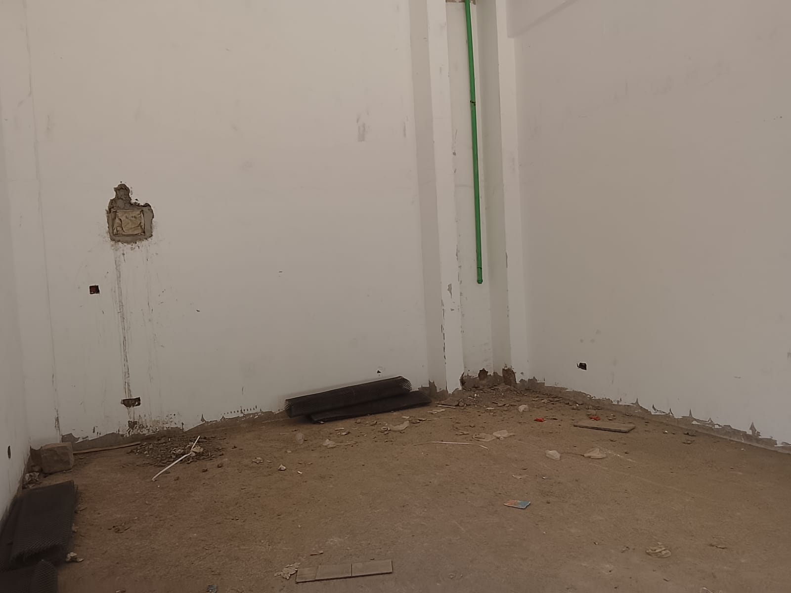 Contemporary 600 SQFT Shop/Office Space for Rent in Hurlingham