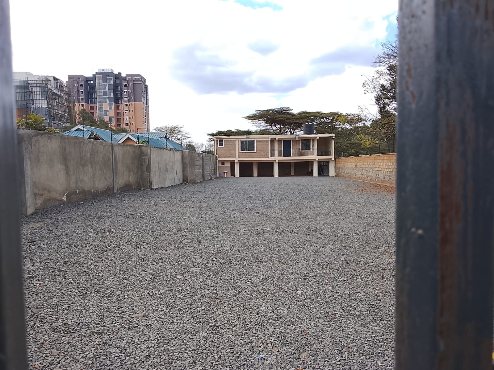 Contemporary Car Yard & Commercial Premises – 1 Acre for Rent in Ngong Racecourse