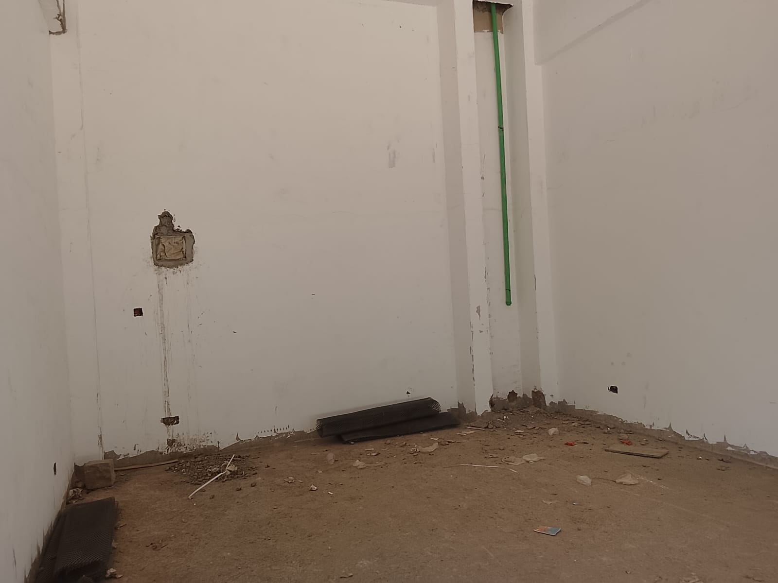 Contemporary 600 SQFT Shop/Office Space for Rent in Hurlingham
