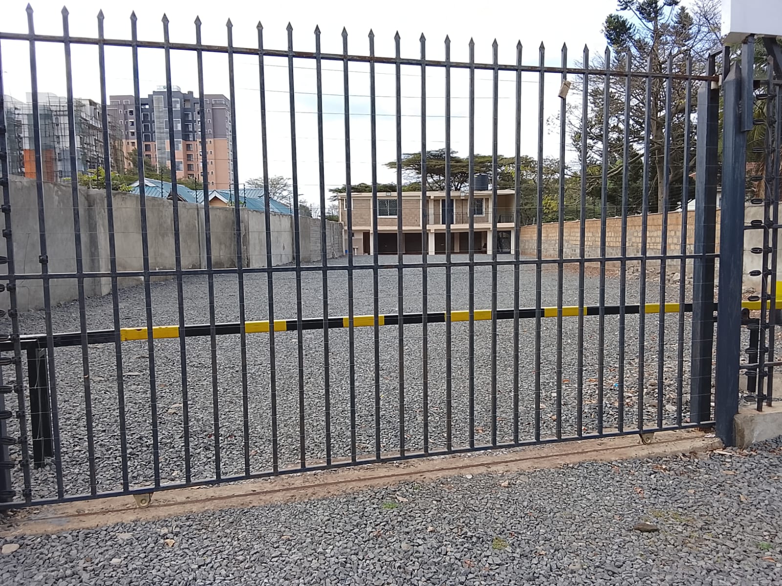 Contemporary Car Yard & Commercial Premises – 1 Acre for Rent in Ngong Racecourse