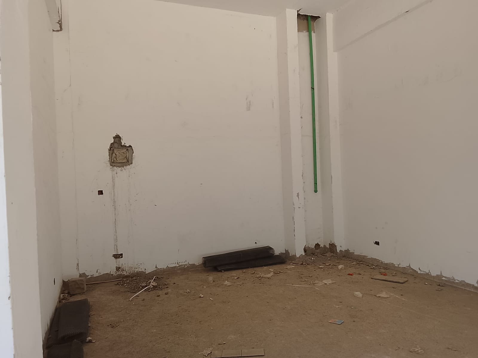 Contemporary 600 SQFT Shop/Office Space for Rent in Hurlingham