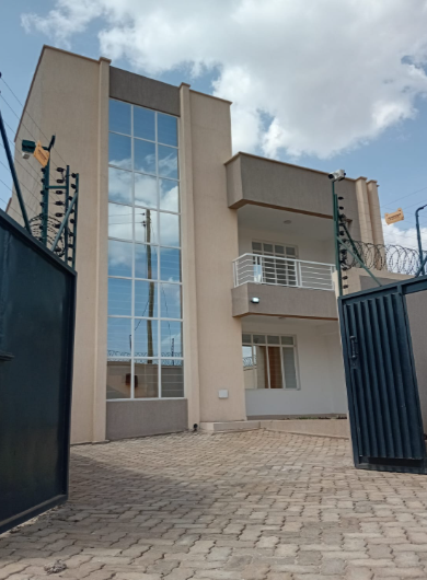 Spacious 4 Bedroom Apartment with DSQ in Witeithie