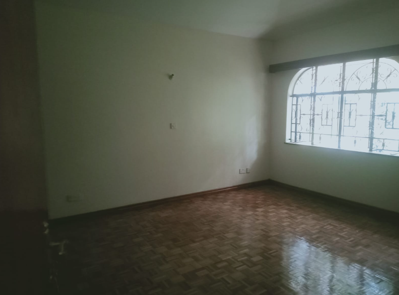 Family Friendly 5 Bedroom Maisonette with DSQ in Riverside