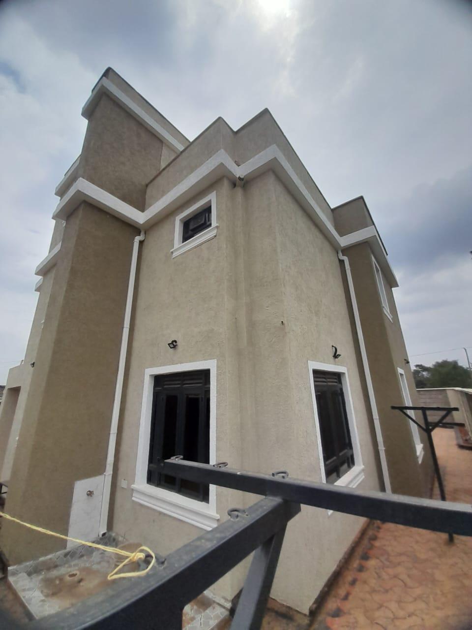 Modern 4 Bedroom  all esuit with an Attic.in RUIRU .KAMAKIS.