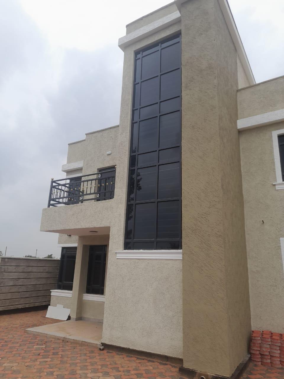 Modern 4 Bedroom  all esuit with an Attic.in RUIRU .KAMAKIS.