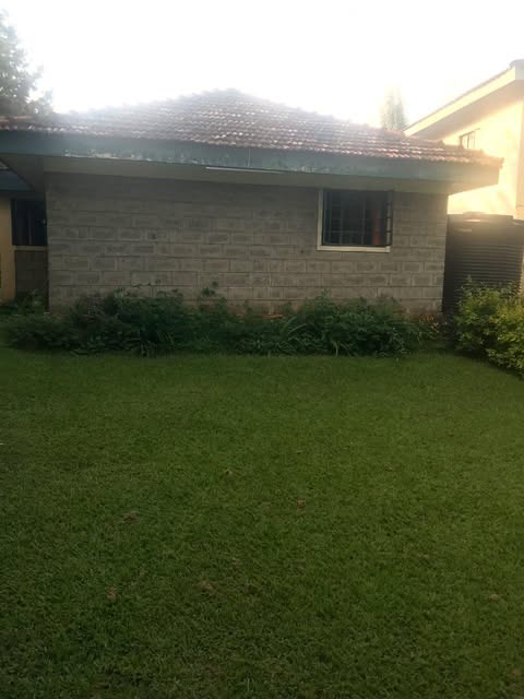 EXQUISITE 5 BEDROOM HOUSE.  AND TWO 3 BEDROOM GUEST HOUSE FOR SALE IN RIDGEWAYS.